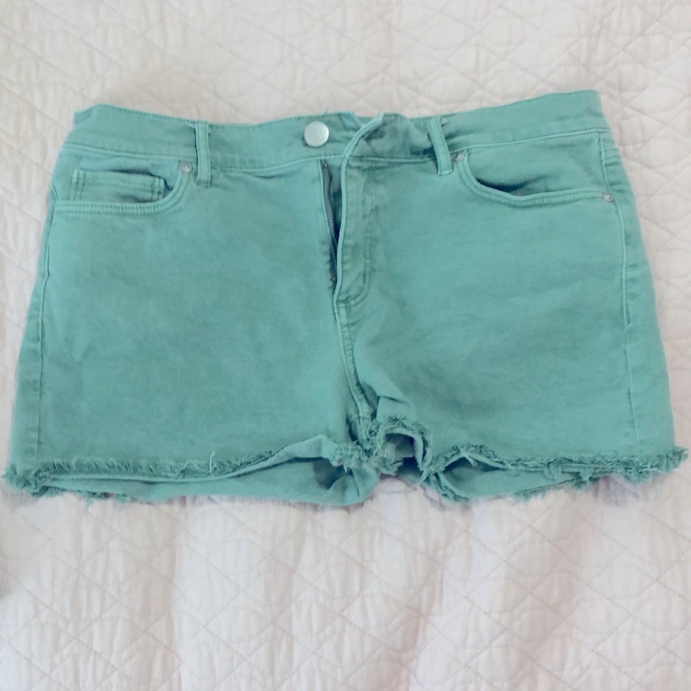 Ann Taylor loft  green jean shorts size 6.  Like new.